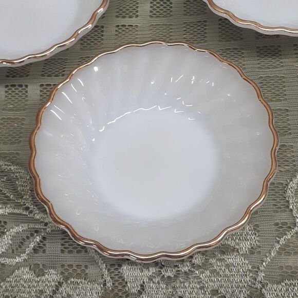 4-pc.Fire King Suburbia Anchor Hocking 4 3/4" milk glass berry bowls - Picture 2 of 9